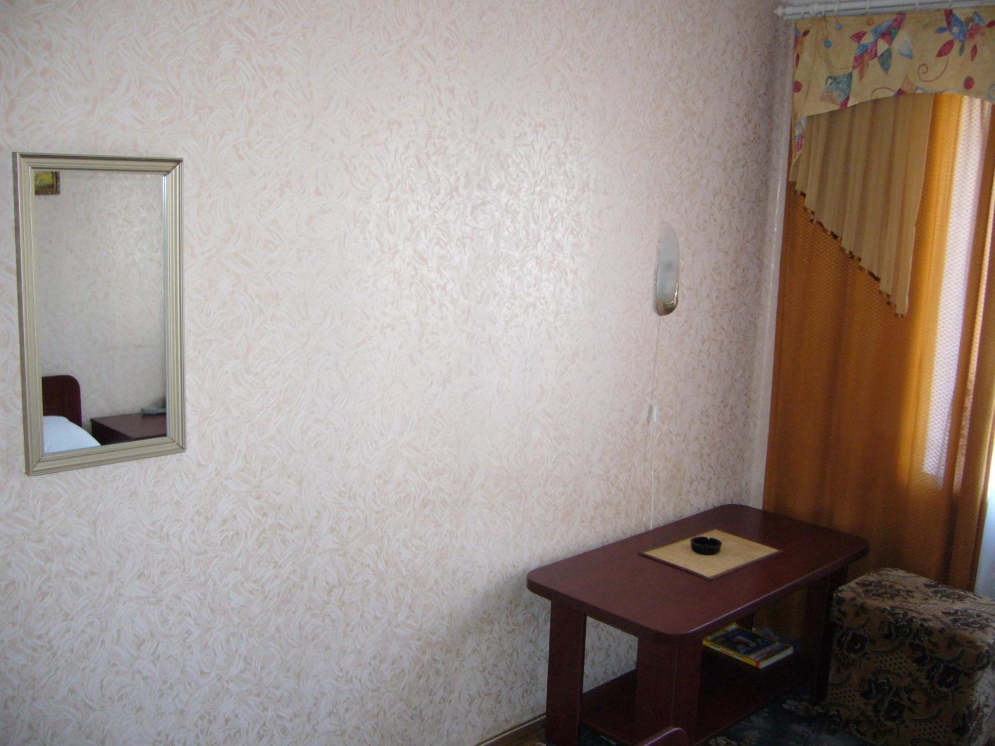 Hotel Profspilkovyi Луцьк Екстер'єр фото